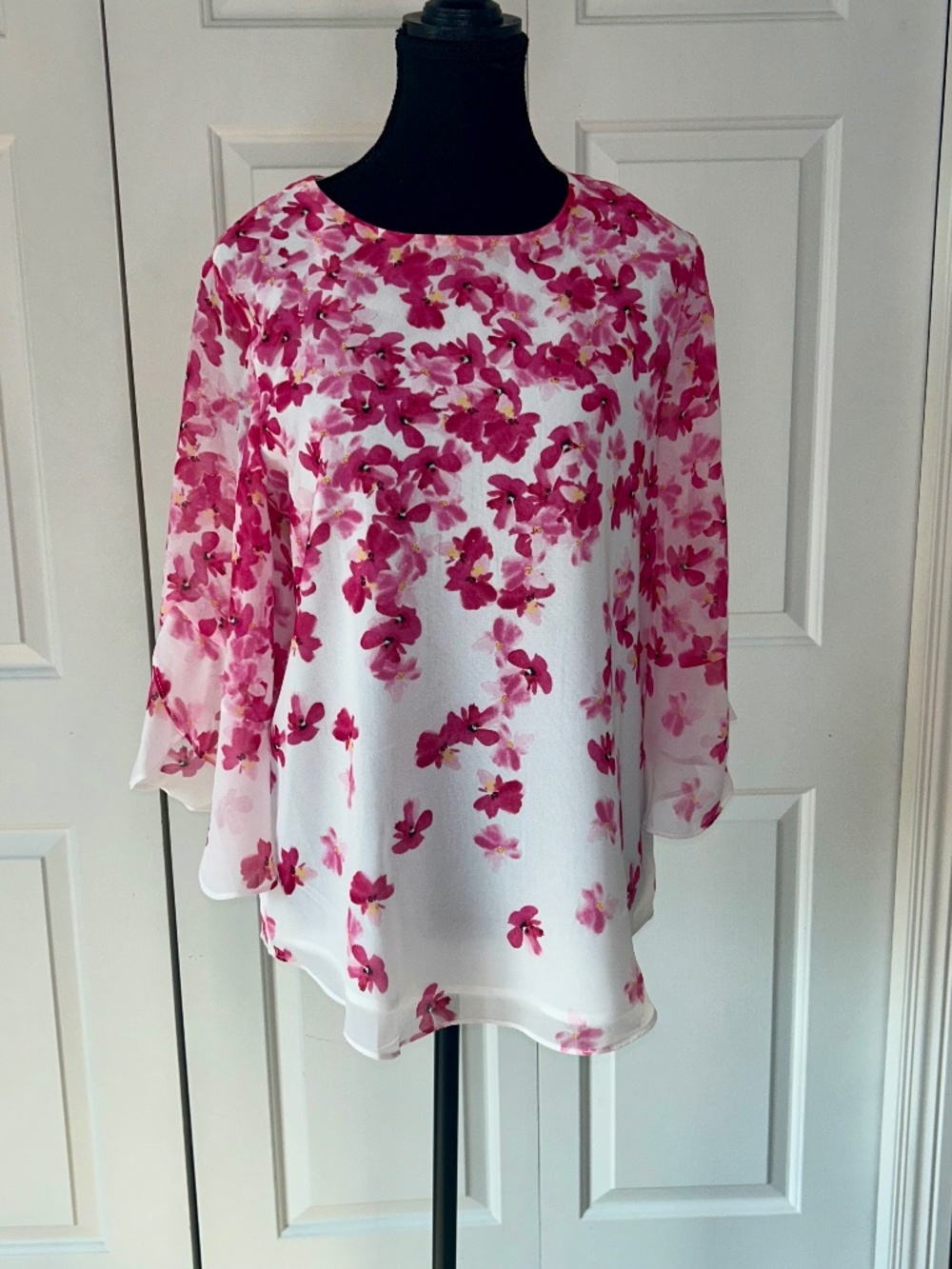 NWOT Calvin Klein Floral Fuchsia & White Blouse- 2/3 Length Sleeves Size Small